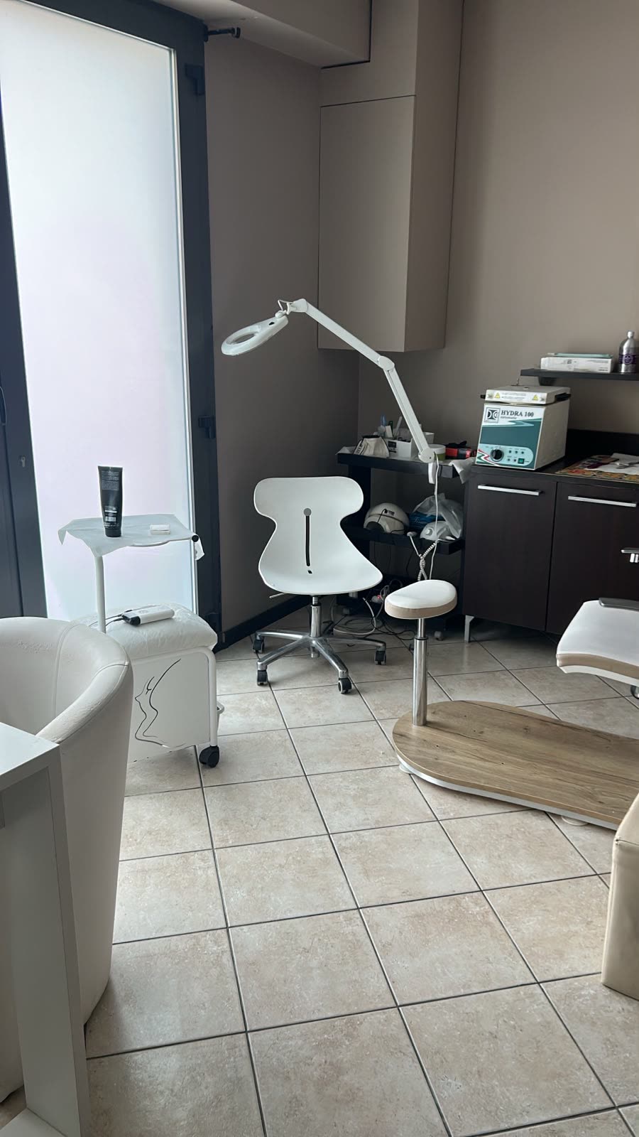 La cabina viso con lampada a lente e apparecchiature